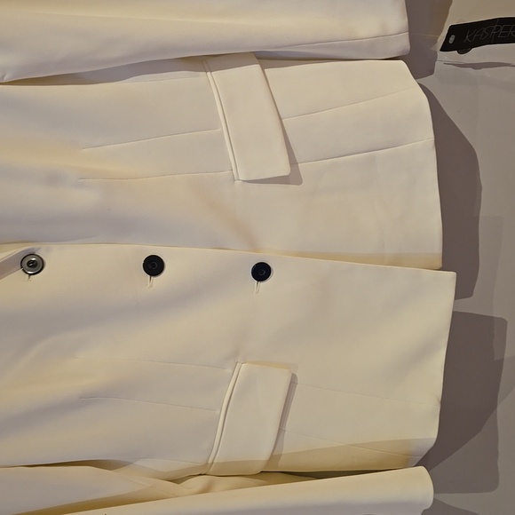 Kasper Women's Cream Blazer With Dark Buttons Size 10 NWT - Picture 4 of 6